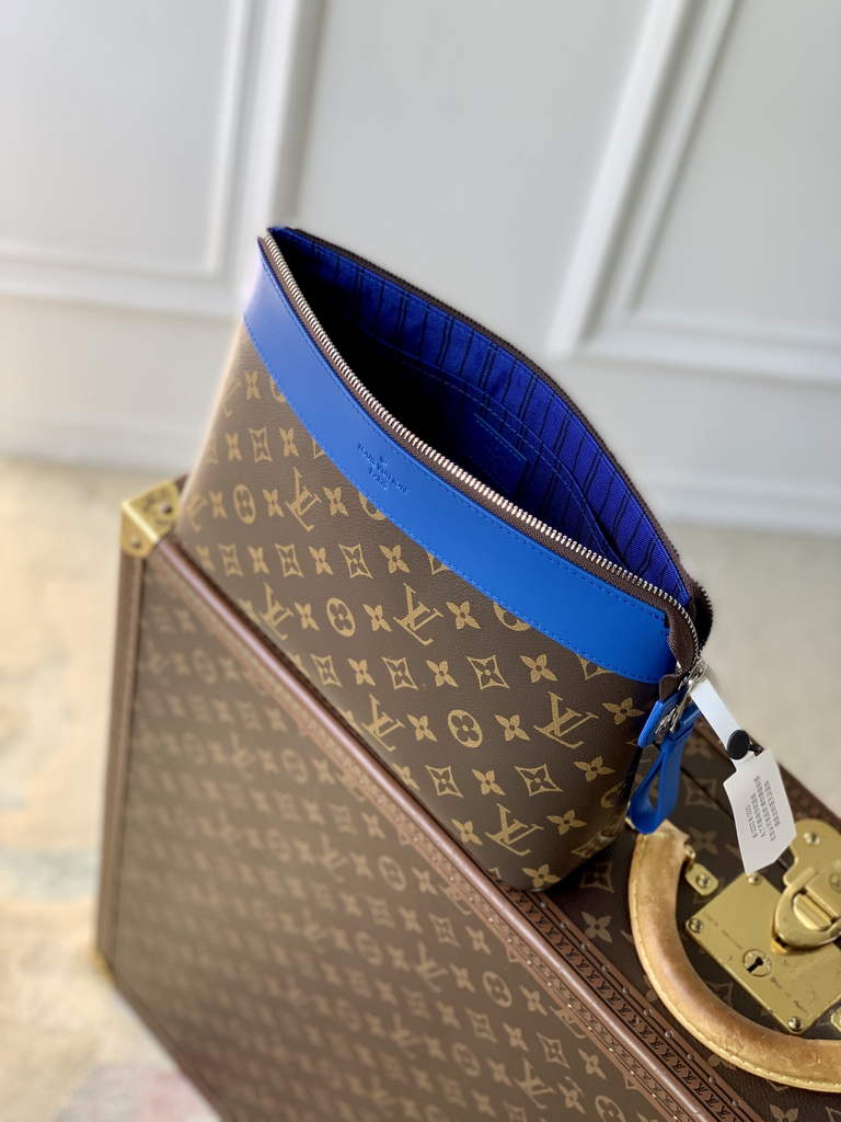 Louis Vuitton Pochette Voyage Souple Bag M13199 Dark Blue