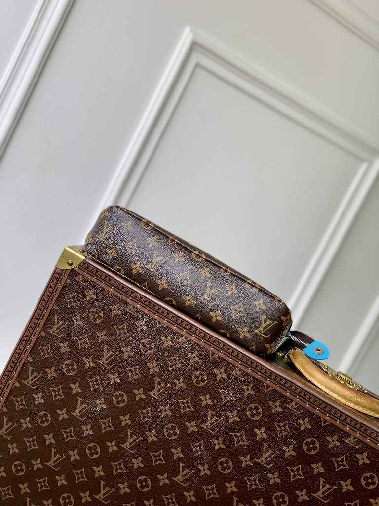 Louis Vuitton Pochette Voyage Souple Bag M13199 Blue