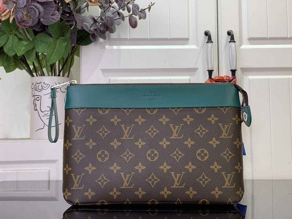 Louis Vuitton Pochette Voyage Souple Bag M13199