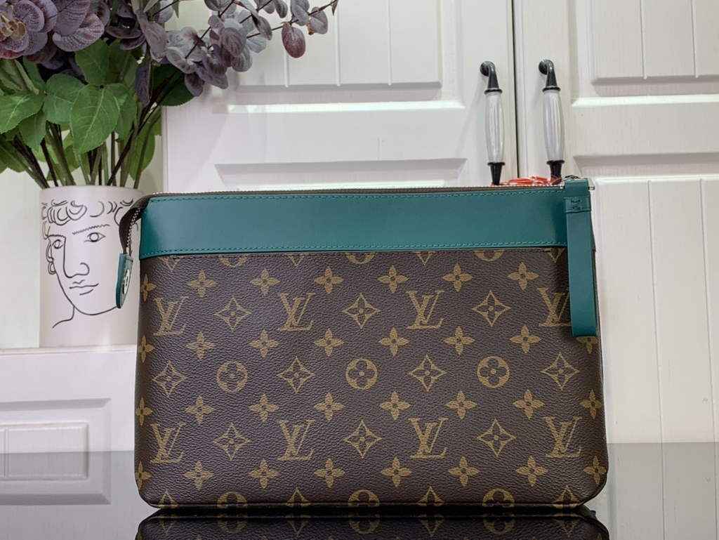 Louis Vuitton Pochette Voyage Souple Bag M13199