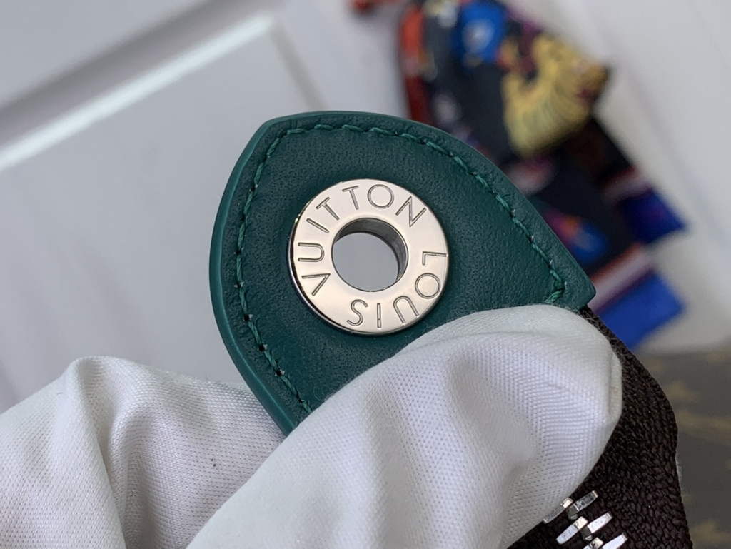 Louis Vuitton Pochette Voyage Souple Bag M13199