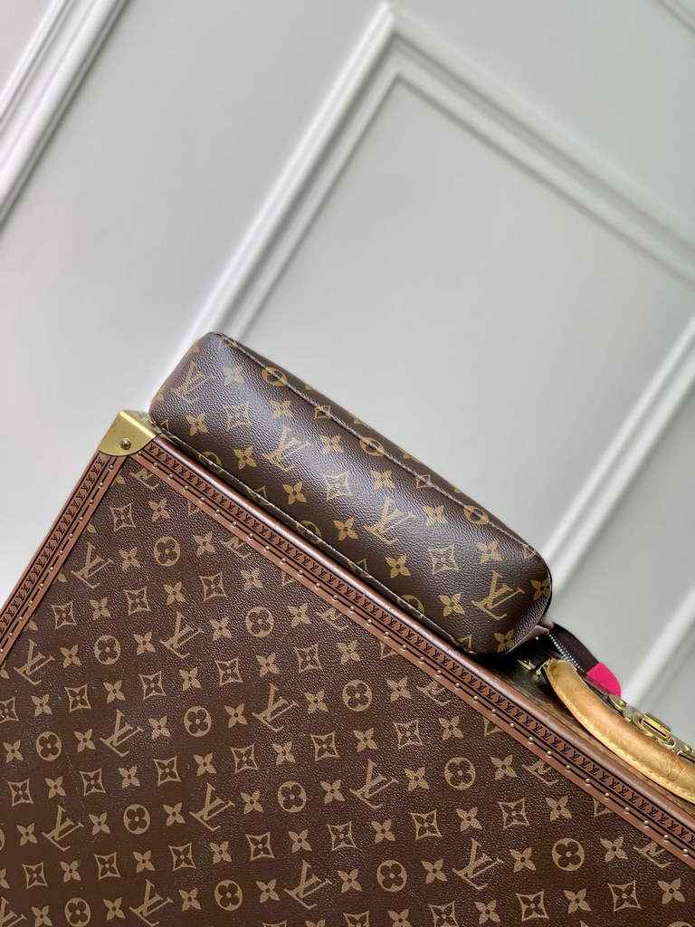 Louis Vuitton Pochette Voyage Souple Bag M13356