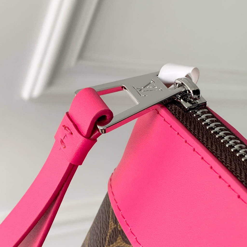 Louis Vuitton Pochette Voyage Souple Bag M13356