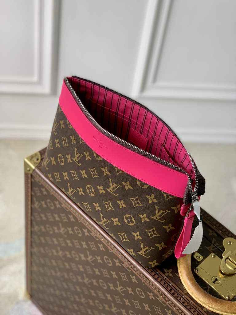 Louis Vuitton Pochette Voyage Souple Bag M13356