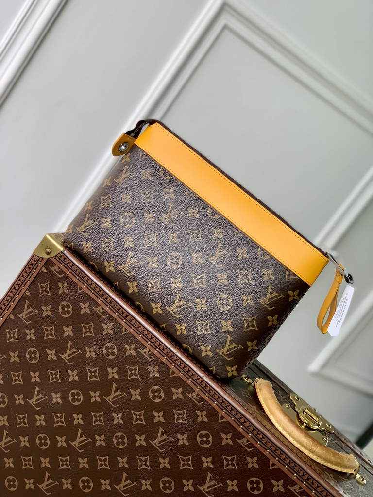 Louis Vuitton Pochette Voyage Souple Bag M13198