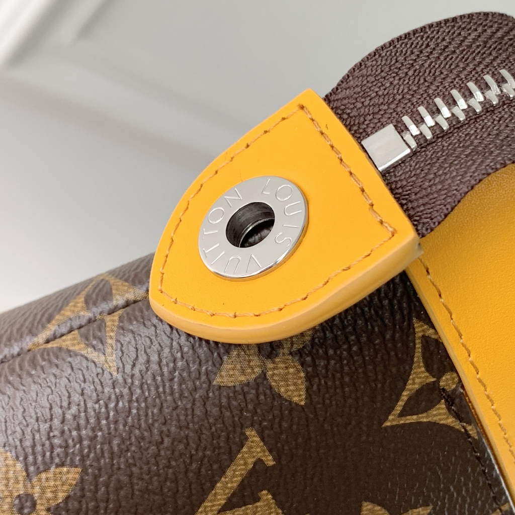 Louis Vuitton Pochette Voyage Souple Bag M13198