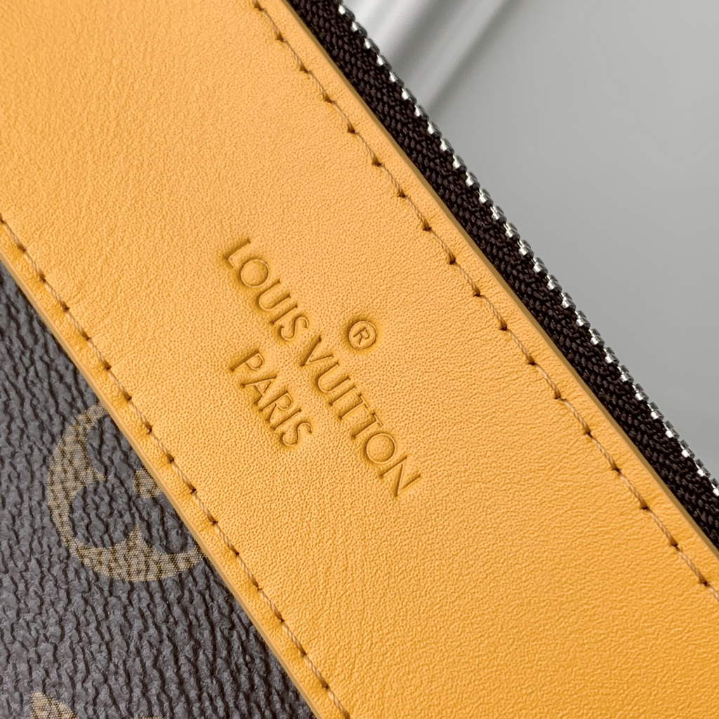 Louis Vuitton Pochette Voyage Souple Bag M13198