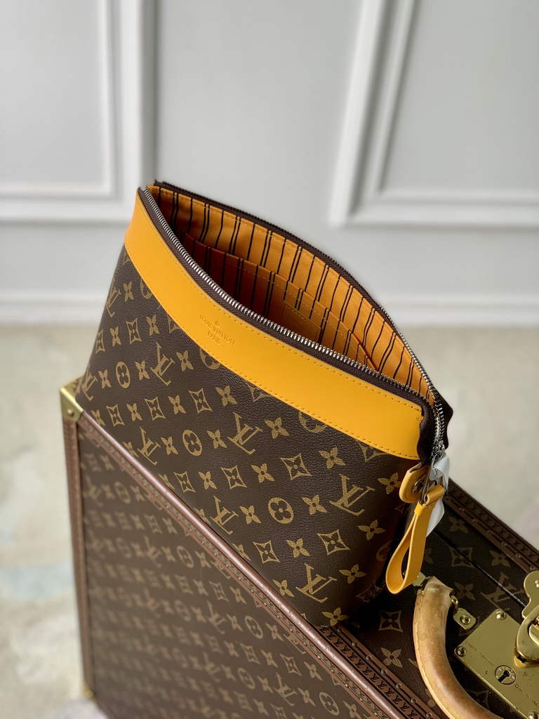 Louis Vuitton Pochette Voyage Souple Bag M13198