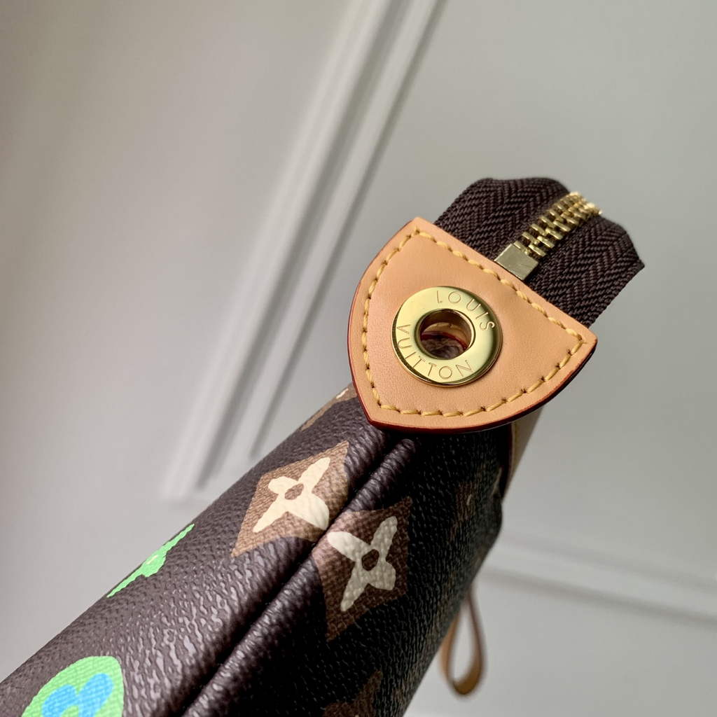 Louis Vuitton Pochette Voyage Souple Bag M83568
