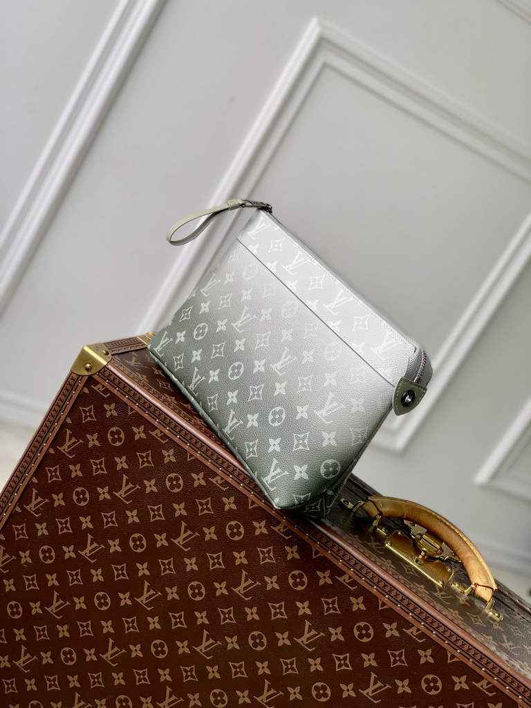 Louis Vuitton Pochette Voyage Souple M11545