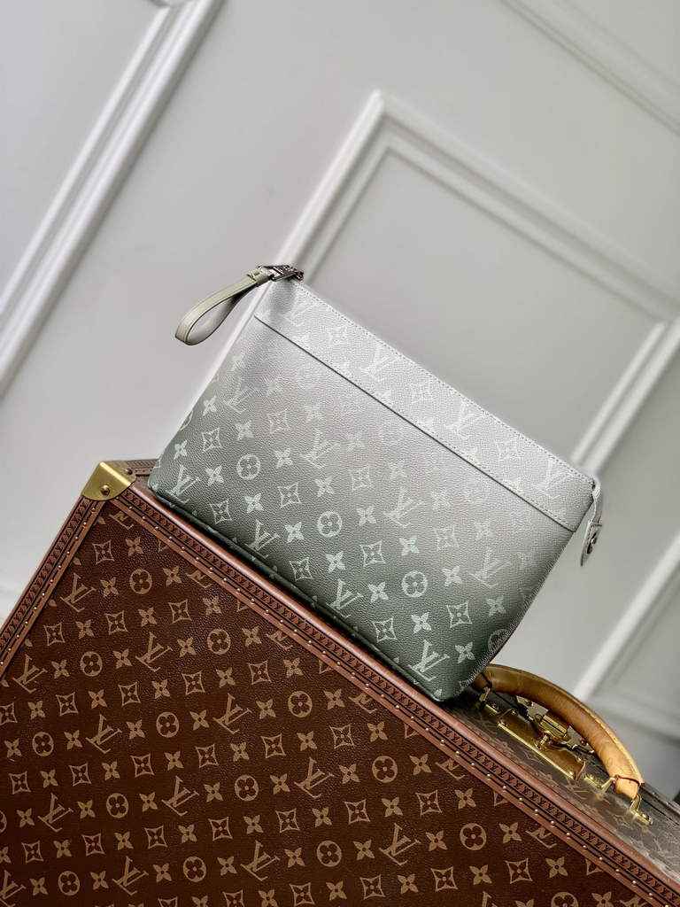 Louis Vuitton Pochette Voyage Souple M11545
