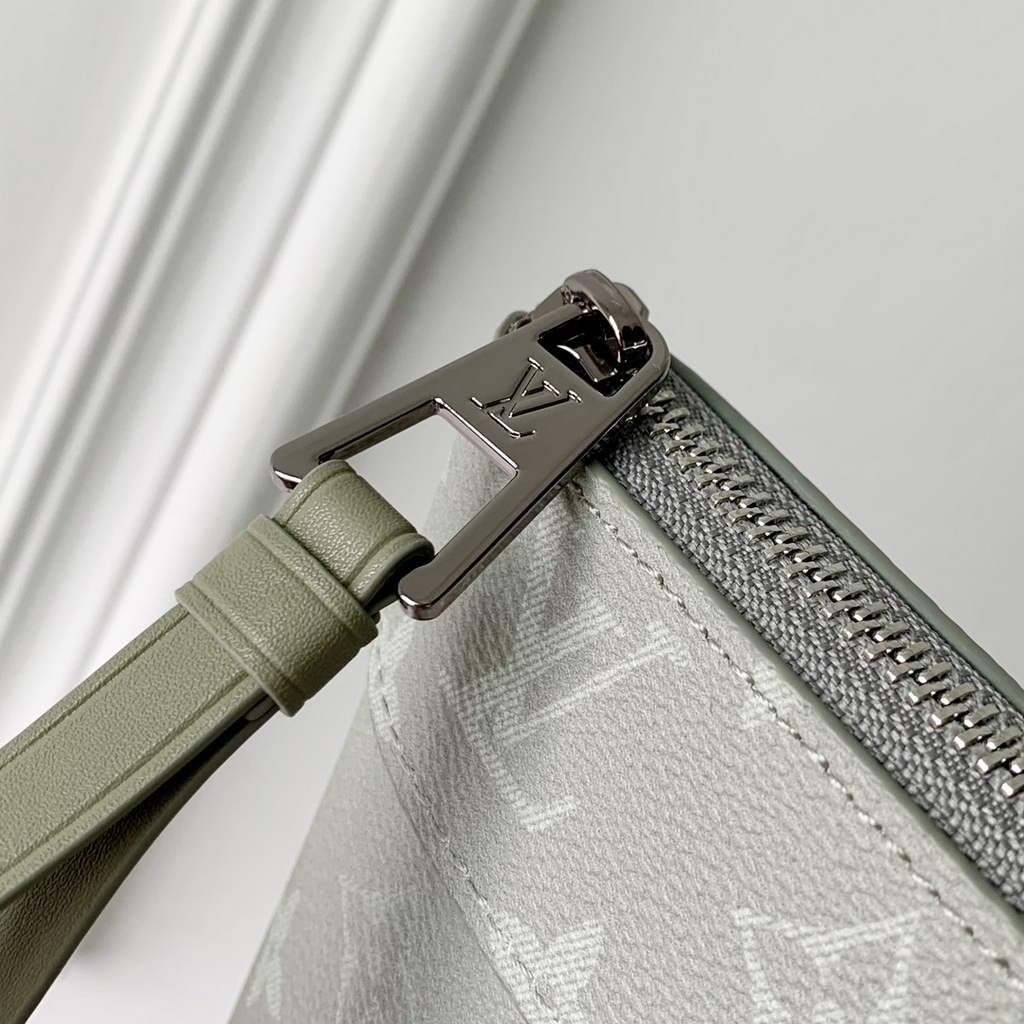Louis Vuitton Pochette Voyage Souple M11545