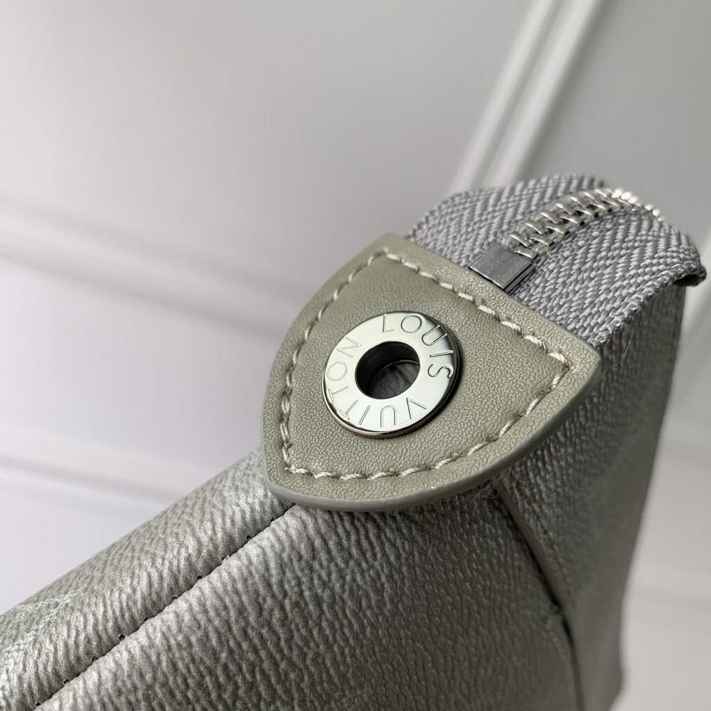 Louis Vuitton Pochette Voyage Souple M11545