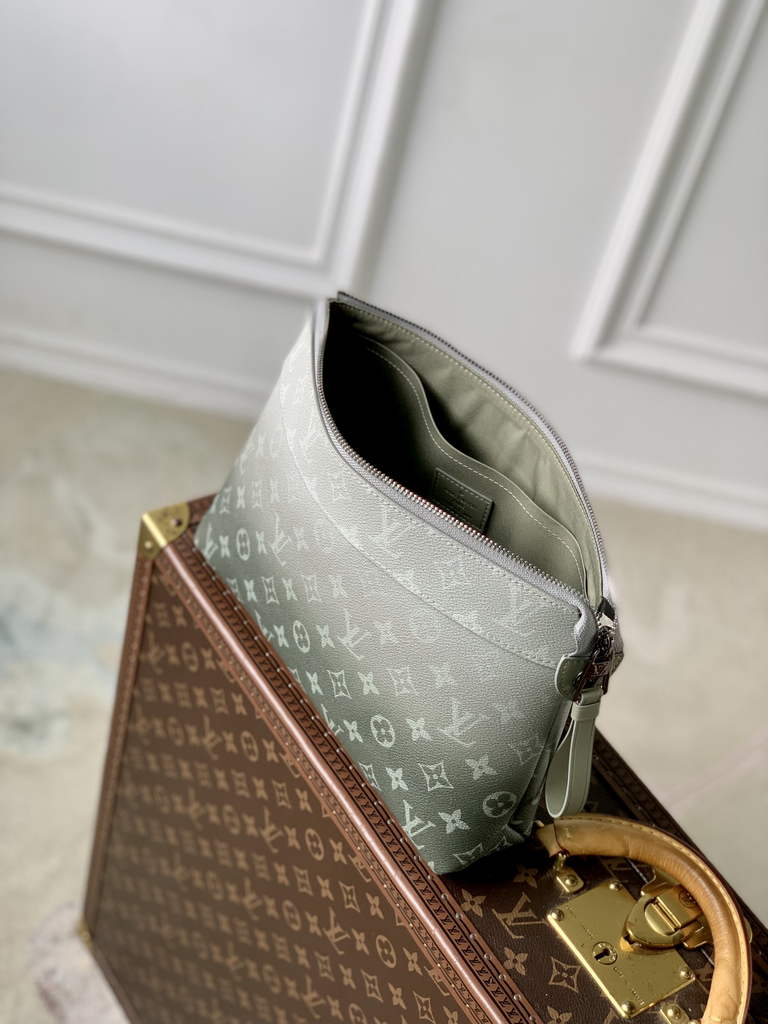 Louis Vuitton Pochette Voyage Souple M11545