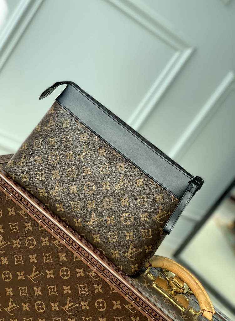 Louis Vuitton Pochette Voyage Souple M82545 Monogram