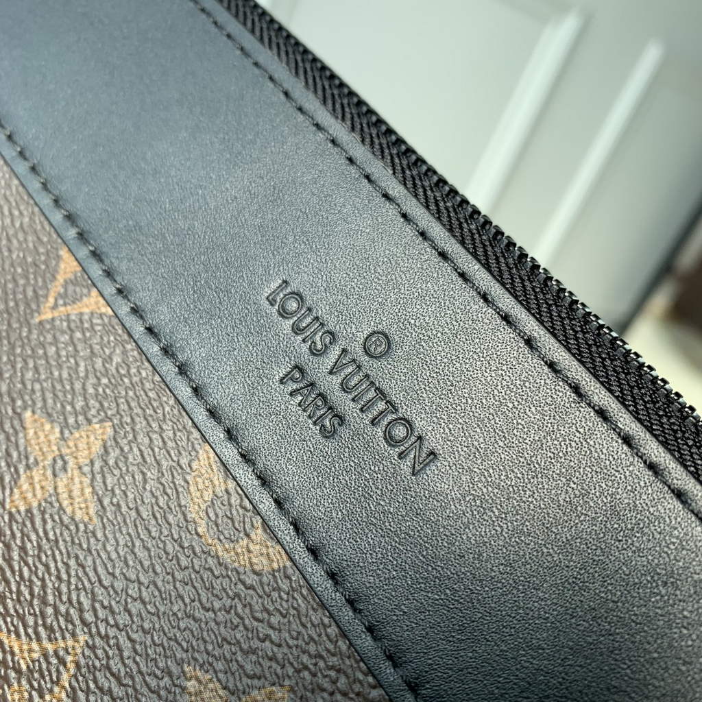 Louis Vuitton Pochette Voyage Souple M82545 Monogram