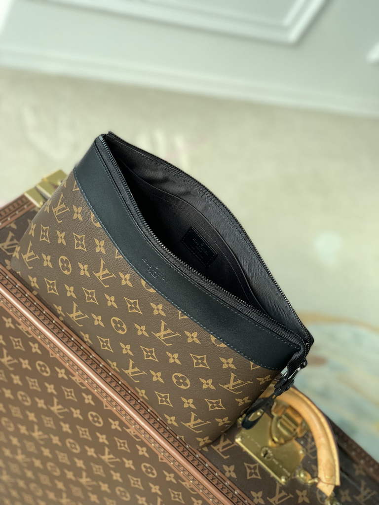 Louis Vuitton Pochette Voyage Souple M82545 Monogram