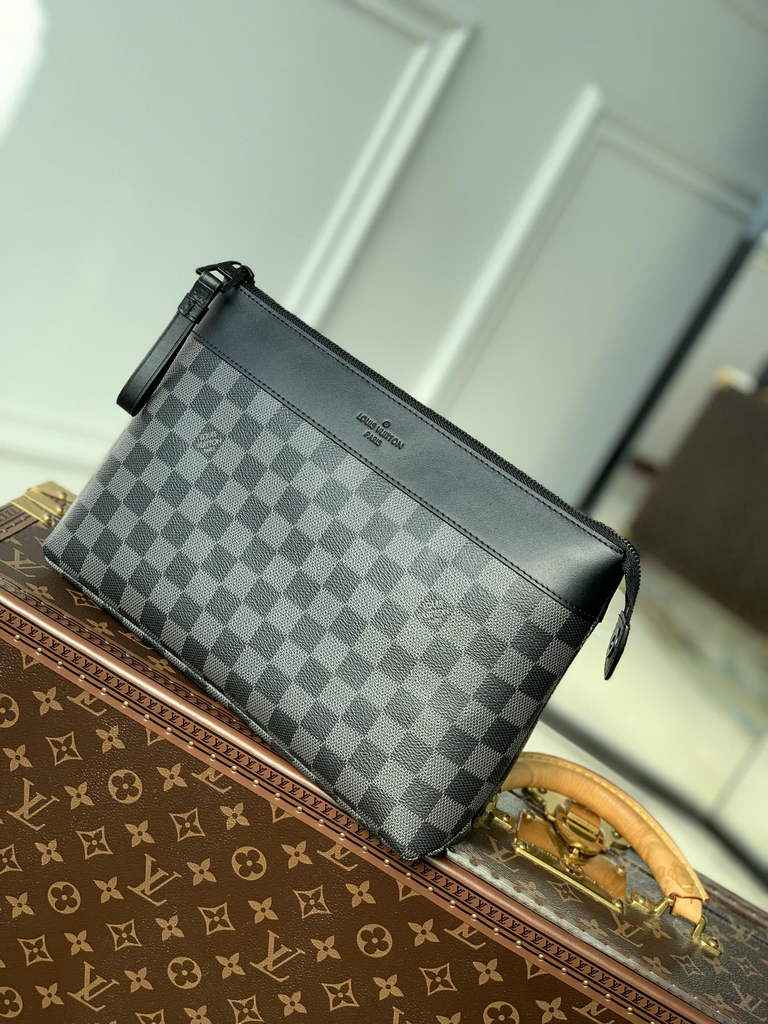 Louis Vuitton Pochette Voyage Souple M82545 Black