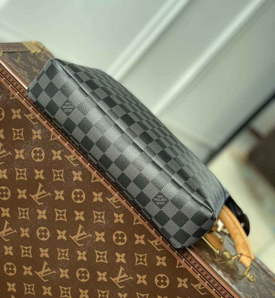 Louis Vuitton Pochette Voyage Souple M82545 Black