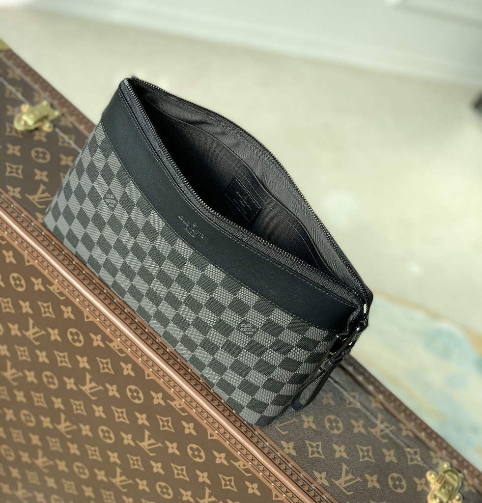 Louis Vuitton Pochette Voyage Souple M82545 Black