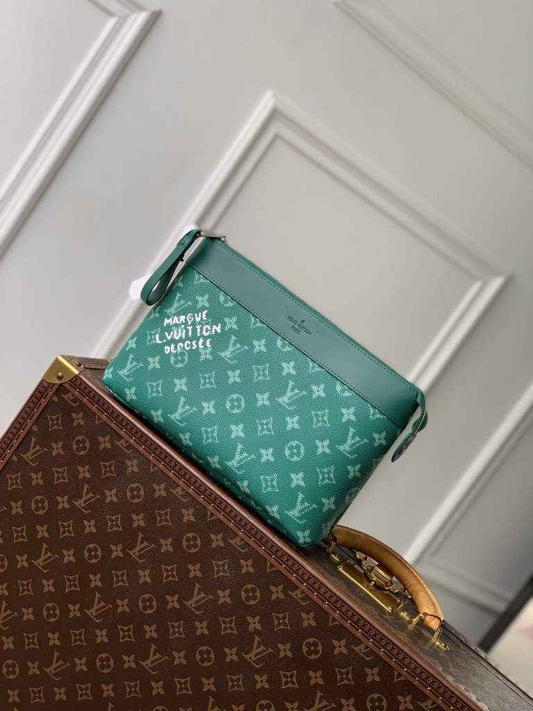 Louis Vuitton Pochette Voyage Souple M12665