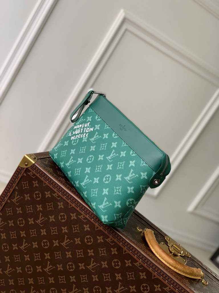 Louis Vuitton Pochette Voyage Souple M12665