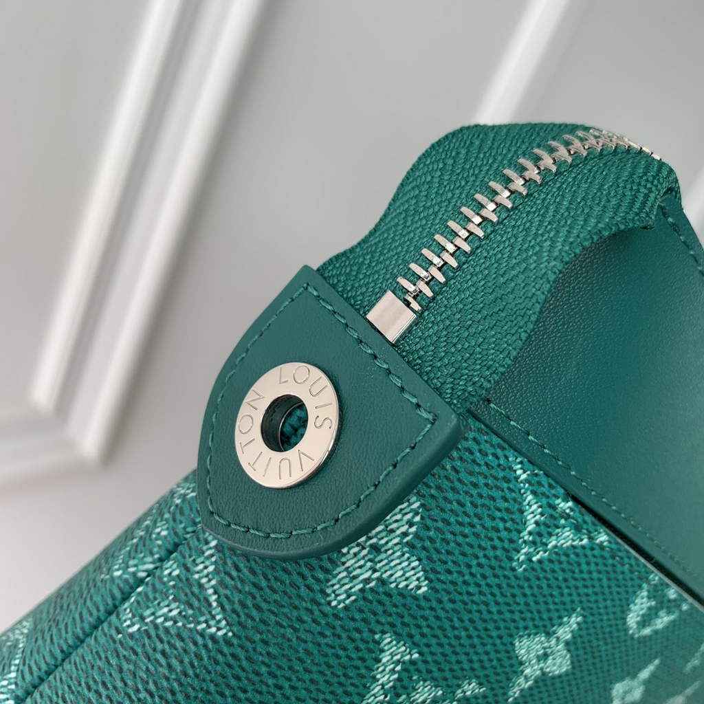 Louis Vuitton Pochette Voyage Souple M12665