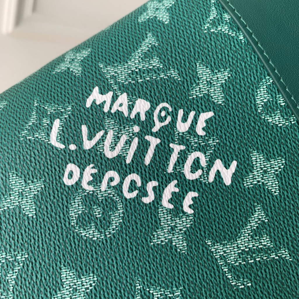 Louis Vuitton Pochette Voyage Souple M12665