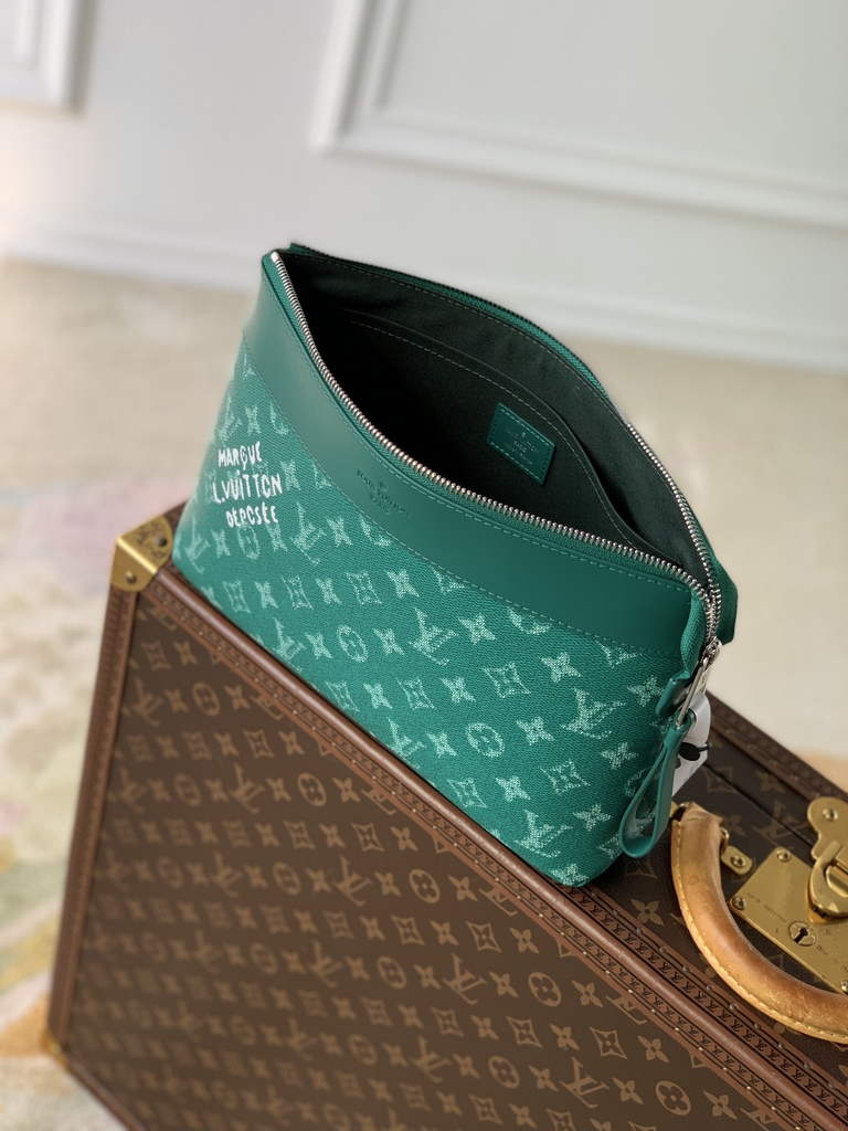 Louis Vuitton Pochette Voyage Souple M12665