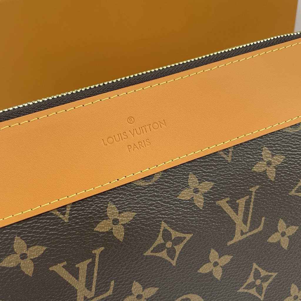Louis Vuitton Pochette Voyage Souple M14057