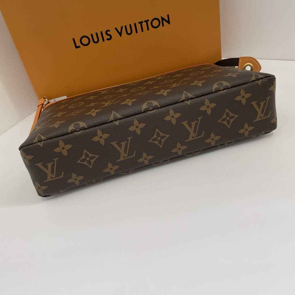 Louis Vuitton Pochette Voyage Souple M14057