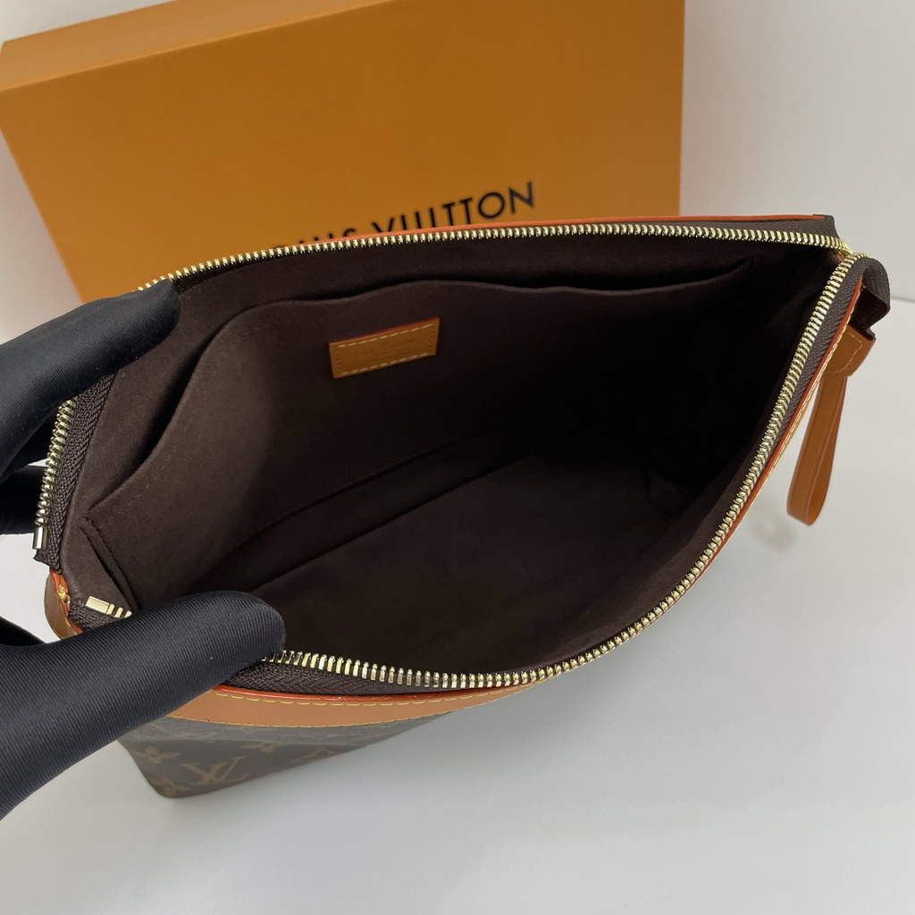 Louis Vuitton Pochette Voyage Souple M14057