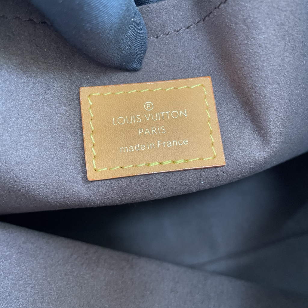 Louis Vuitton Pochette Voyage Souple M14057