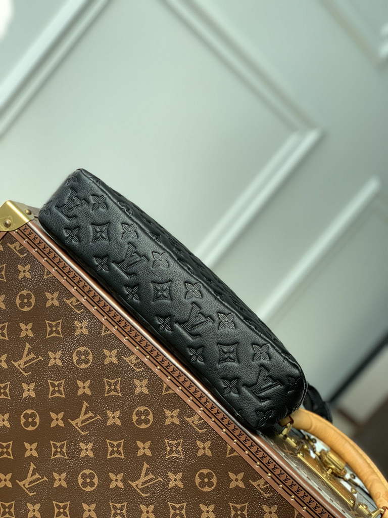 Louis Vuitton Pochette Voyage Souple M82545