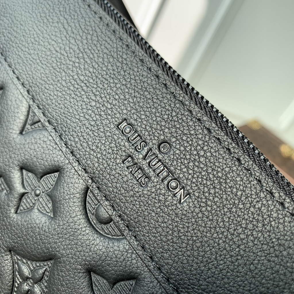 Louis Vuitton Pochette Voyage Souple M82545