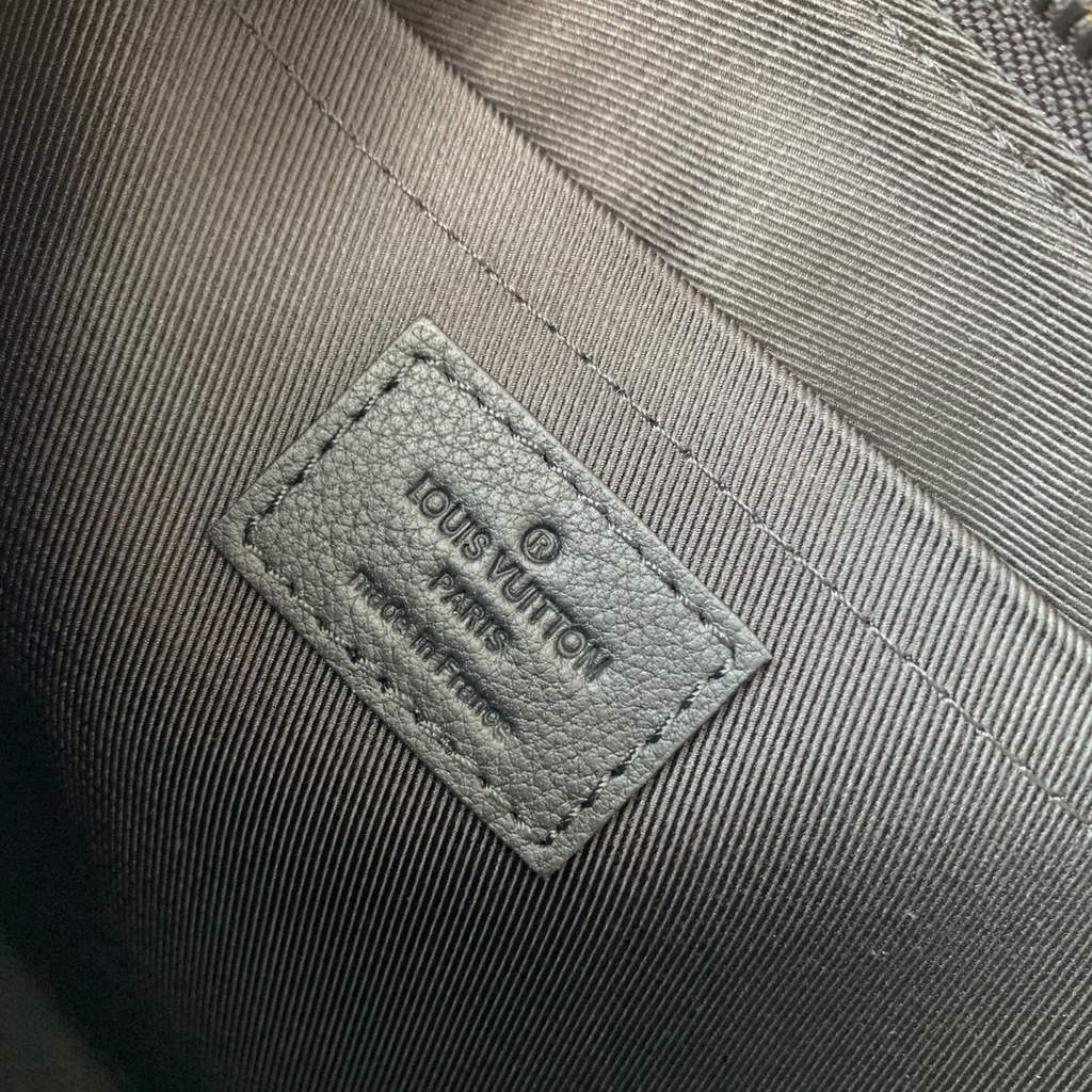 Louis Vuitton Pochette Voyage Souple M82545