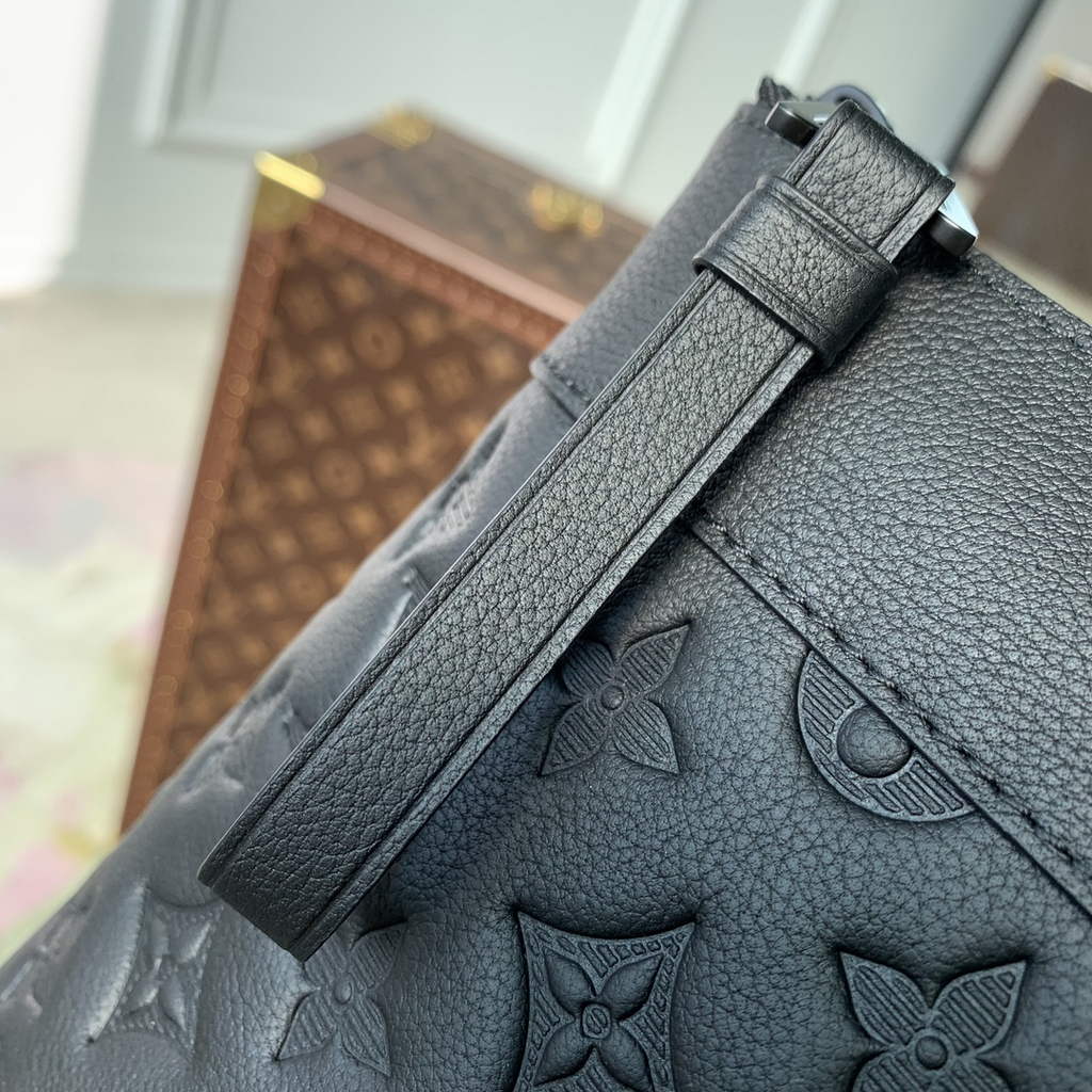 Louis Vuitton Pochette Voyage Souple M82545