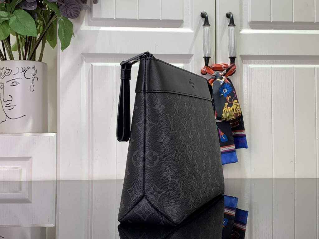 Louis Vuitton Pochette Voyage Souple M82543
