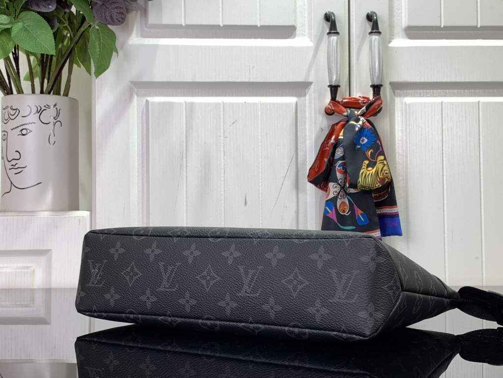 Louis Vuitton Pochette Voyage Souple M82543