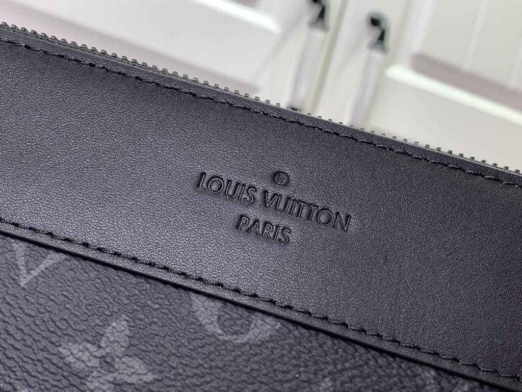 Louis Vuitton Pochette Voyage Souple M82543