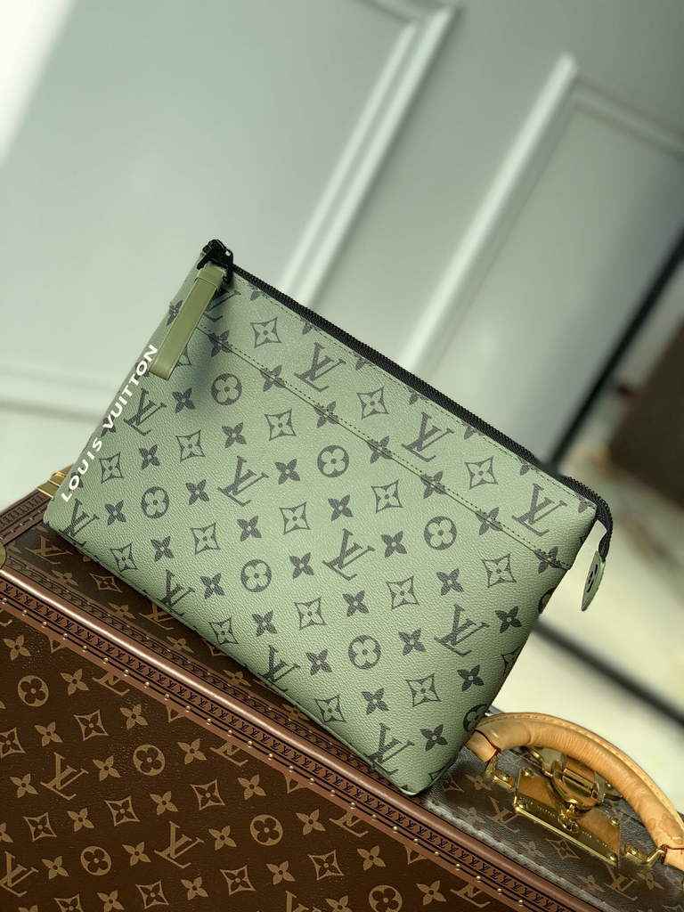Louis Vuitton Pochette Voyage Souple M82800