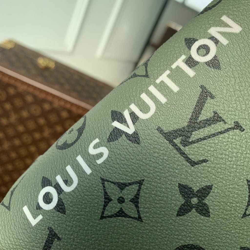Louis Vuitton Pochette Voyage Souple M82800