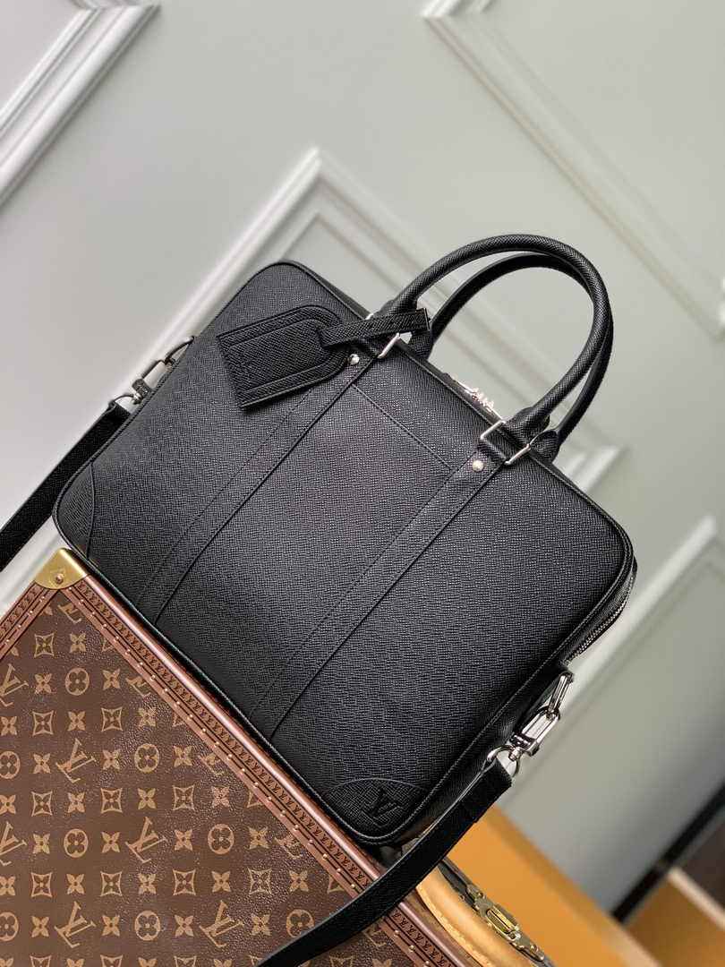 Louis Vuitton Porte-Documents Voyage PM M30925 Black Leather