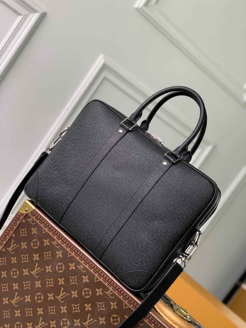 Louis Vuitton Porte-Documents Voyage PM M30925 Black Leather