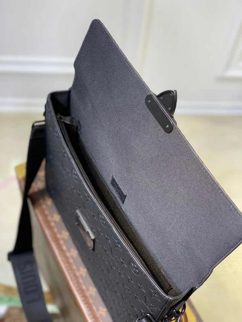 Louis Vuitton S Lock Briefcase M20835 Monogram Taurillon Leather