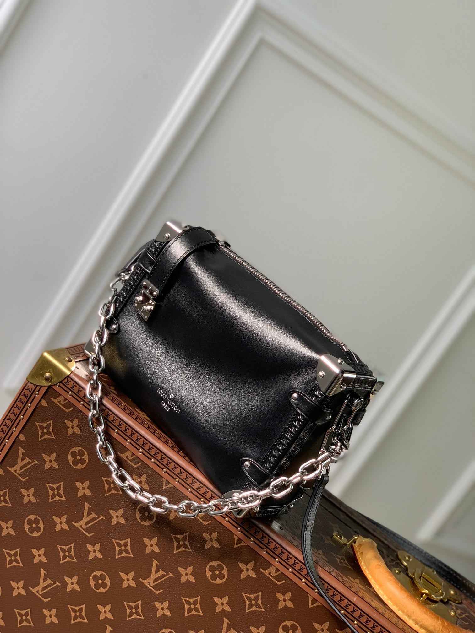 Louis Vuitton Side Bolsa Side Trunk MM M11350 Black - Default Title - View 2