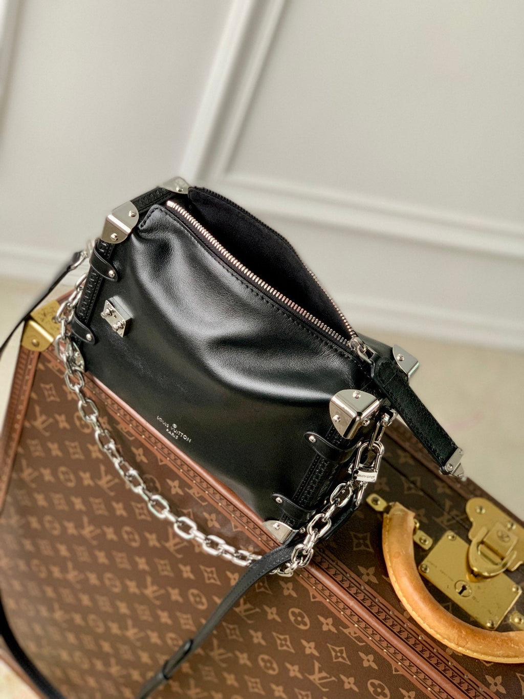 Louis Vuitton Side Bolsa Side Trunk MM M11350 Black - Default Title - View 9