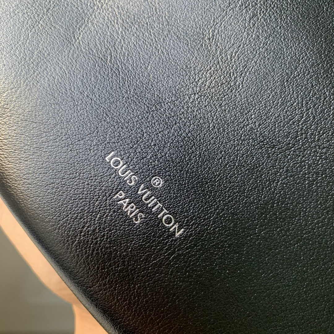 Louis Vuitton Slim Trunk M25445 Black Calf leather - Default Title - View 8