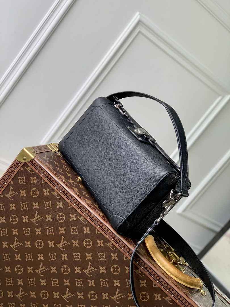 Louis Vuitton Soul Trunk East West M11615 Black leather - Default Title - View 2
