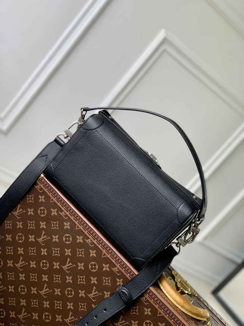 Louis Vuitton Soul Trunk East West M11615 Black leather - Default Title - View 3